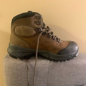 NEW men’s 9.5 hiking boot